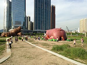 Inflatable outdoor sculpture, West Kowloon, 2 June 2013