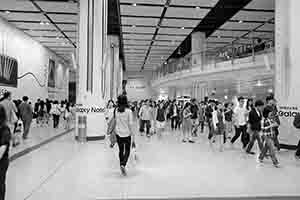 Passage between Central and Hong Kong MTR stations, 30 September 2016