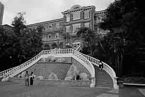 Chong Yuet Ming Fountain in front of Eliot Hall, University of Hong Kong, Pokfulam, 3 October 2016