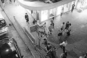 Street scene viewed from a footbridge, Wanchai, 5 October 2016