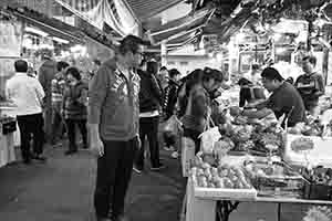 Shoppers and stalls in Yau Ma Tei Fruit Market, Kowloon, 27 November 2016