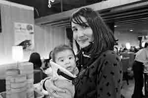Mother and child, Tin Hau, 18 December 2016