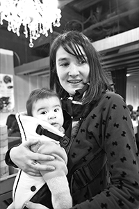 Mother and child, Tin Hau, 18 December 2016