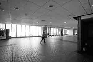 Podium level of the K. K. Leung Building, HKU Campus, Pokfulam, 22 December 2016