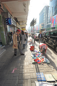 A man looking at a stall beside the road, Yen Chow Street, Sham Shui Po, 31 December 2016