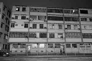 Street scene at night, To Kwa Wan, 18 January 2017