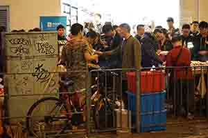 Lunar New Year stalls, Mongkok, 28 January 2017