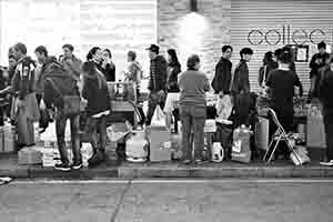 Lunar New Year stalls, Mongkok, 28 January 2017