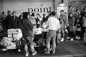 Lunar New Year stalls, Mongkok, 28 January 2017