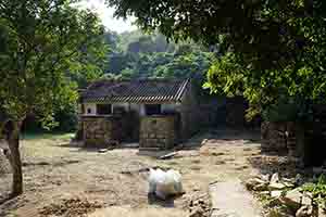 Scenery with house, near Tung O, Lamma Island, 8 January 2017