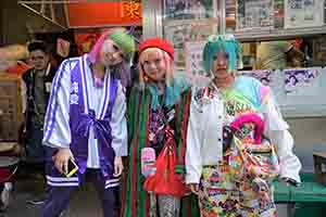 Young tourists from Guangdong, outside Lan Fong Yuen on Gage Street, Central, 18 February 2017