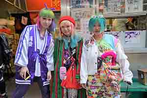 Young tourists from Guangdong, outside Lan Fong Yuen on Gage Street, Central, 18 February 2017