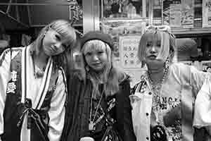 Young tourists from Guangdong, outside Lan Fong Yuen on Gage Street, Central, 18 February 2017