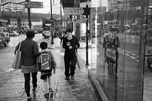Street scene at the junction of Des Voeux Road West and Bonham Strand West, Sheung Wan, 21 February 2017