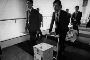 Television broadcast of the Hong Kong chief executive election, Sheung Wan, 26 March 2017