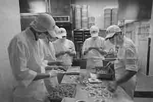 Making dumplings in the open kitchen of Din Tai Fung, Causeway Bay, 27 March 2017