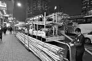 Demolition of bamboo scaffolding, Connaught Road Central, Central, 10 March 2017