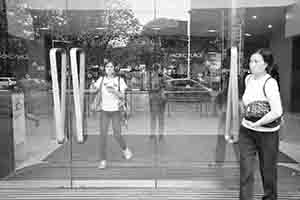 Entrance to the Pacific Place shopping centre, with reflections, Queensway, Admiralty, 20 April 2017