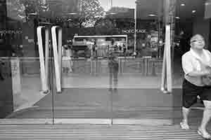 Entrance to the Pacific Place shopping centre, with reflections, Queensway, Admiralty, 20 April 2017