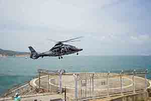 Helicopter landing, Cheung Chau, 4 April 2017