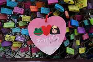 Heart and padlocks, Cheung Chau, 4 April 2017