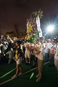 Rally participants carrying a wreath, at the annual memorial rally in remembrance of the events of 1989, Victoria Park, 4 June 2017
