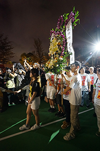 Rally participants carrying a wreath, at the annual memorial rally in remembrance of the events of 1989, Victoria Park, 4 June 2017