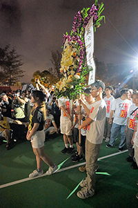 Rally participants carrying a wreath, at the annual memorial rally in remembrance of the events of 1989, Victoria Park, 4 June 2017