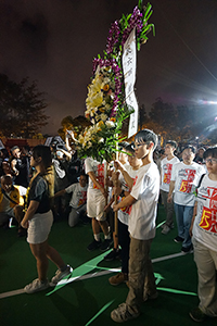 Rally participants carrying a wreath, at the annual memorial rally in remembrance of the events of 1989, Victoria Park, 4 June 2017