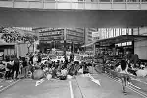 Foreign domestic helpers gathering on Chater Road during their day off, Central, 2 July 2017