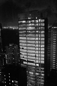 Night view of building under construction at 33 Des Voeux Road West, Sheung Wan, 12 August 2017