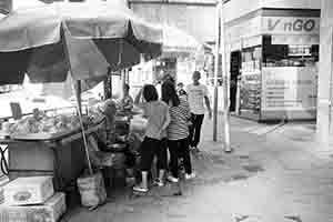 Fruit stall on Des Voeux Road West, Sheung Wan, Hong Kong Island, 15 August 2017