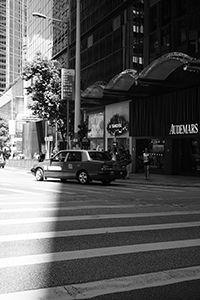 Light and shadow on the street, at the junction of Pedder Street and Queen's Road Central, Central, 20 August 2017