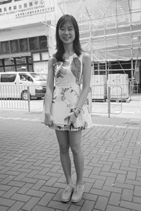 Artist Elaine Chiu, Hill Road, Shek Tong Tsui, 9 August 2017