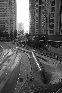 Pokfulam Road, from the bridge linking HKU and the MTR station, 8 September 2017
