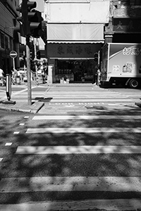 Light on Des Voeux Road West, Sheung Wan, 3 November 2017