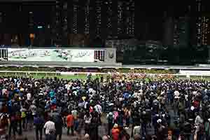 Horse racing at Happy Valley, 6 December 2017