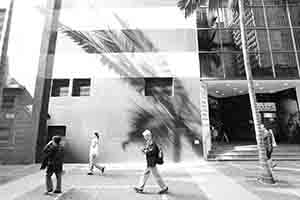 Light on Sheung Wan Post Office, Morrison Street, 3 December 2017