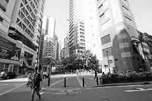 Street scene, junction of Morrison Street and Bonham Strand, Sheung Wan, 3 December 2017