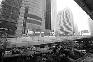 Traffic on an elevated roadway, Central, 22 January 2018