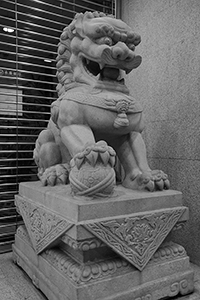 Lion sculpture in front of bank, Central,  23 March 2018