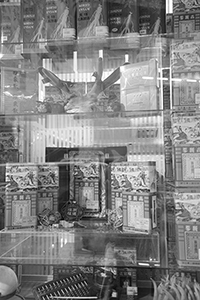 Shop window display with ginseng, Sheung Wan, 20 April 2018