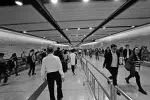 Passageway between Central and Hong Kong MTR stations, Central, 6 April 2018