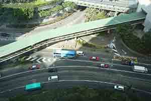 Overhead walkway adjoining Connaught Road Central, Central, 26 May 2018