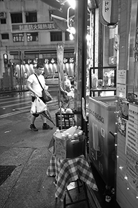 Street view, Queen's Road West, Sheung Wan, 7 June 2018