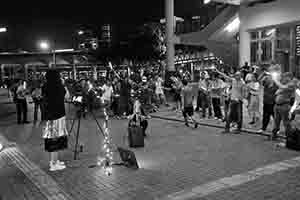 Busking outside the Maritime Museum, Central, 25 September 2018