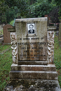 Gravestone with photo, Hong Kong Cemetery, Happy Valley, 25 November 2018