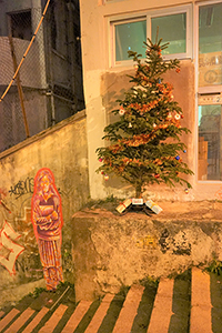 Christmas tree, Shing Wong Street, Central, 20 December 2018