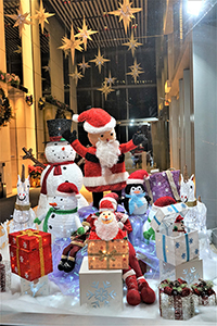 Christmas decorations in a lobby, Sheung Wan, 20 December 2018