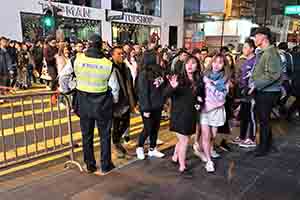 New Year's Eve crowds, Queen's Road Central, Central, 31 December 2018